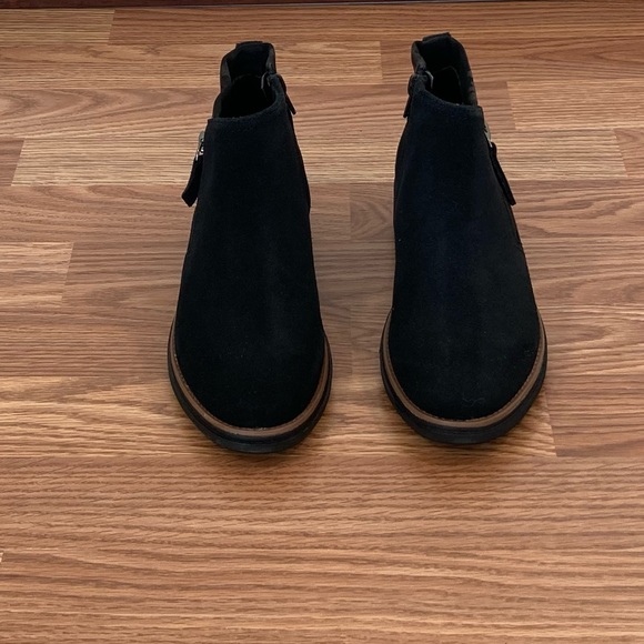 Clarks Collection Sharon Ease Black Suede Leather Ankle Booties Size 6.5 NIB - Picture 5 of 8